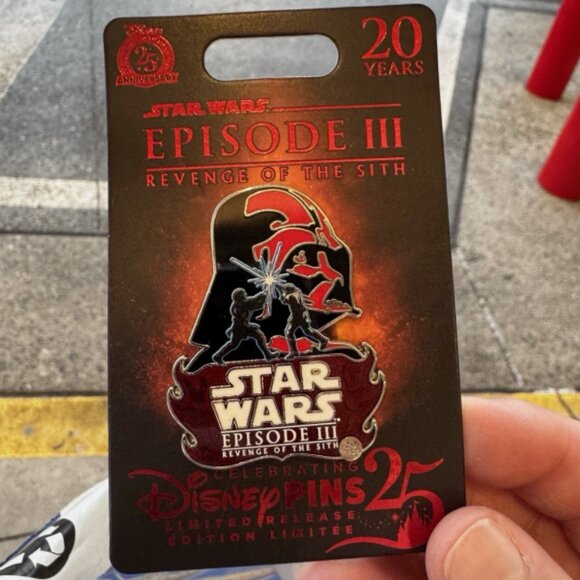 Disney Star Wars Episode III Revenge of the Sith Darth Vader Limited Release Pin - Picture 1 of 1